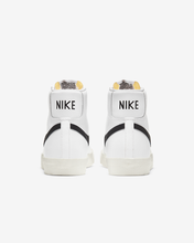 Load image into Gallery viewer, Blazer '77 Mid White Black